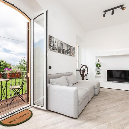 Spacious 3-Bedroom Apartment - 10 Min To City Center & 5 Min To Gaslini Hospital Genoa Luaran gambar