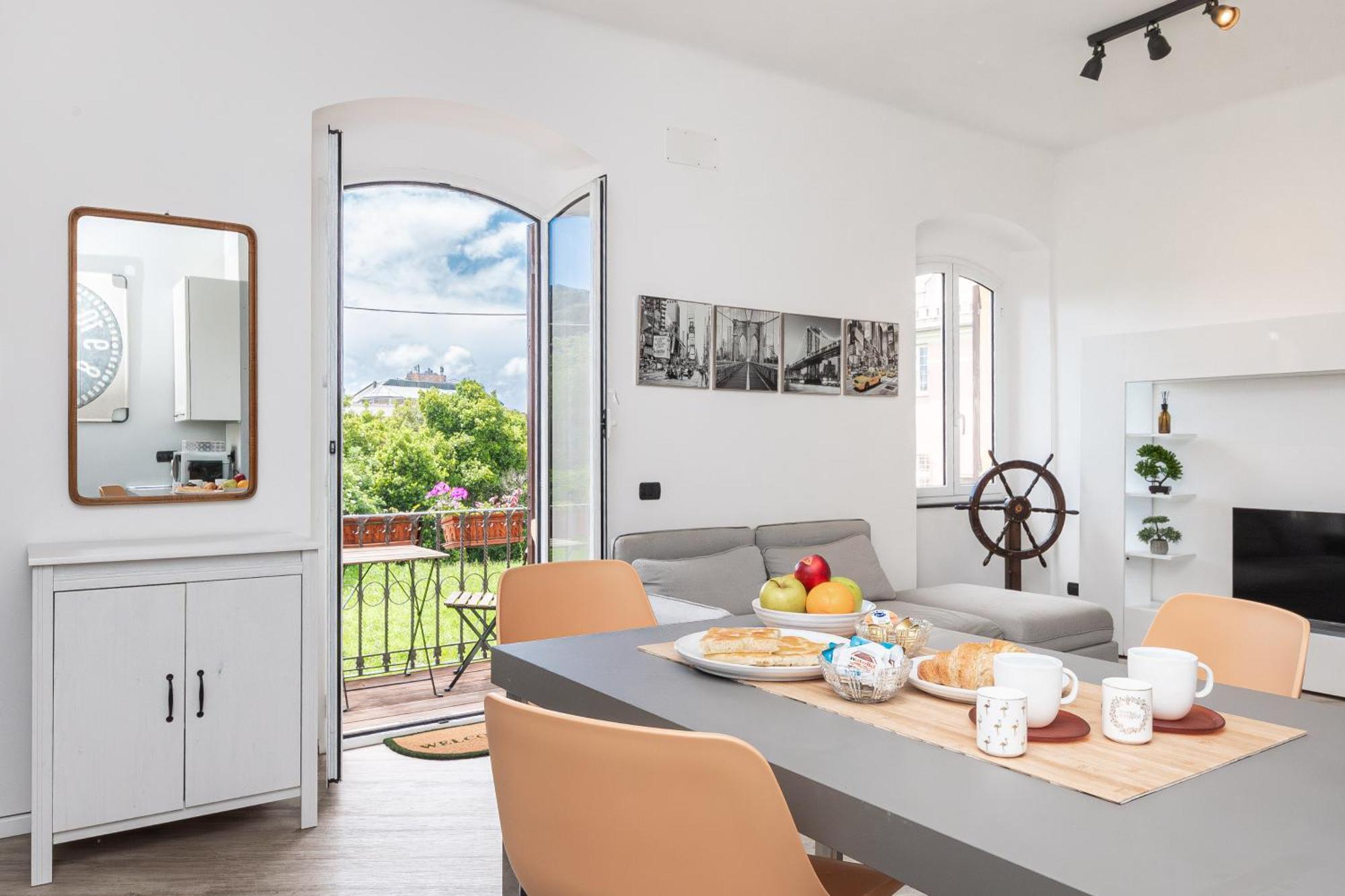Spacious 3-Bedroom Apartment - 10 Min To City Center & 5 Min To Gaslini Hospital Genoa Luaran gambar