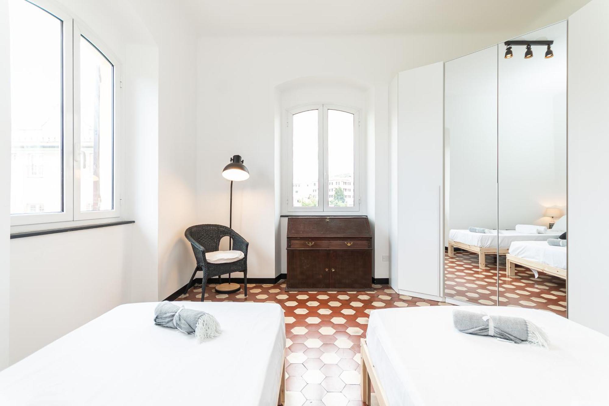Spacious 3-Bedroom Apartment - 10 Min To City Center & 5 Min To Gaslini Hospital Genoa Luaran gambar