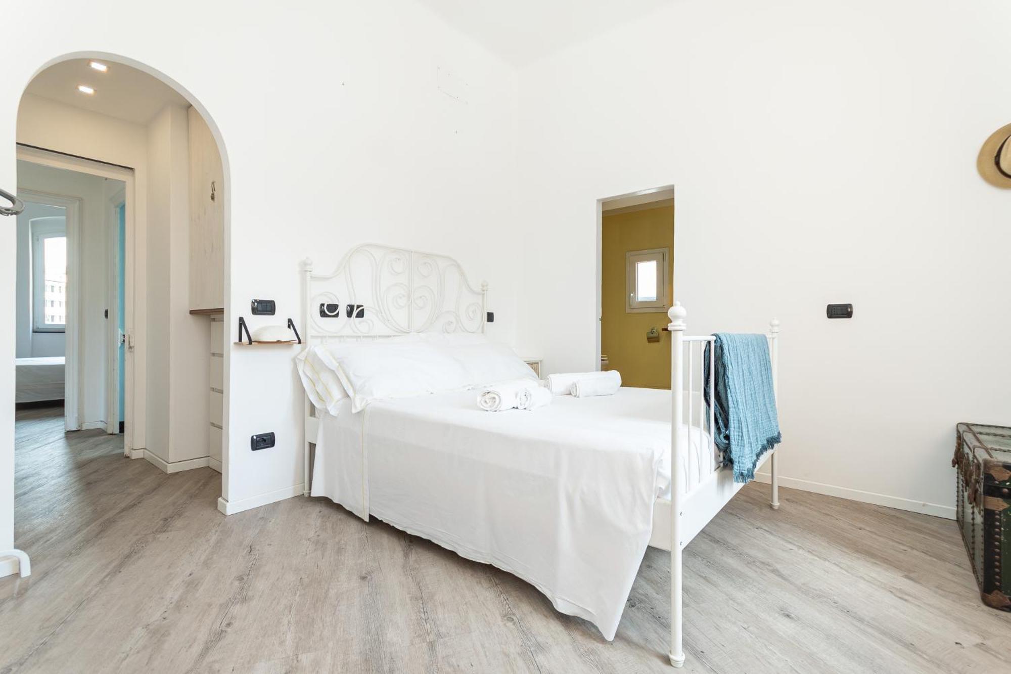 Spacious 3-Bedroom Apartment - 10 Min To City Center & 5 Min To Gaslini Hospital Genoa Luaran gambar