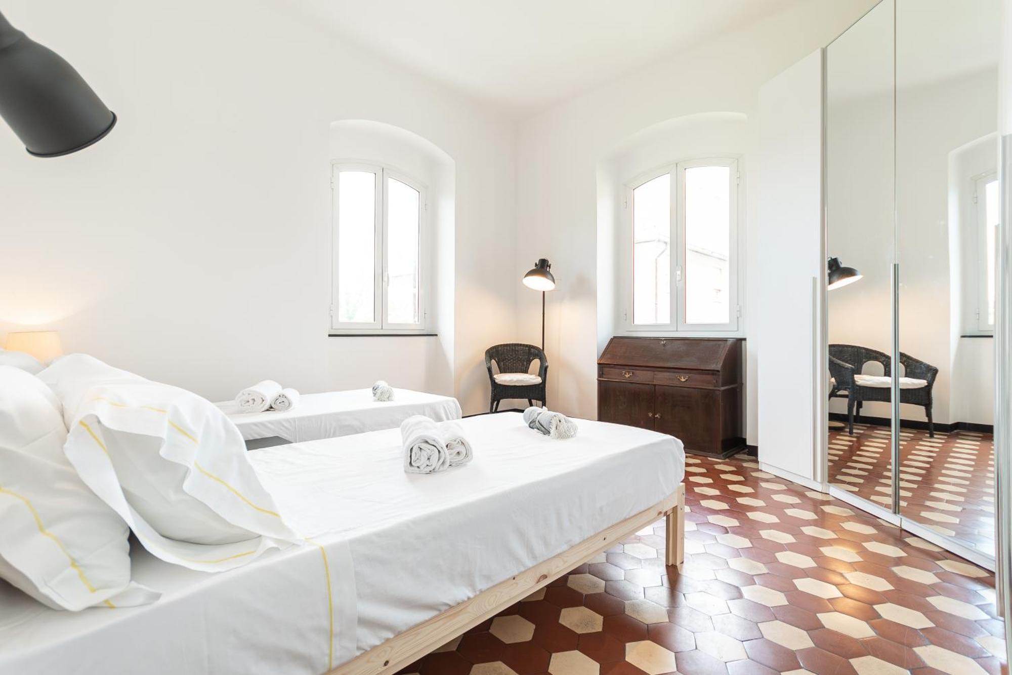 Spacious 3-Bedroom Apartment - 10 Min To City Center & 5 Min To Gaslini Hospital Genoa Luaran gambar