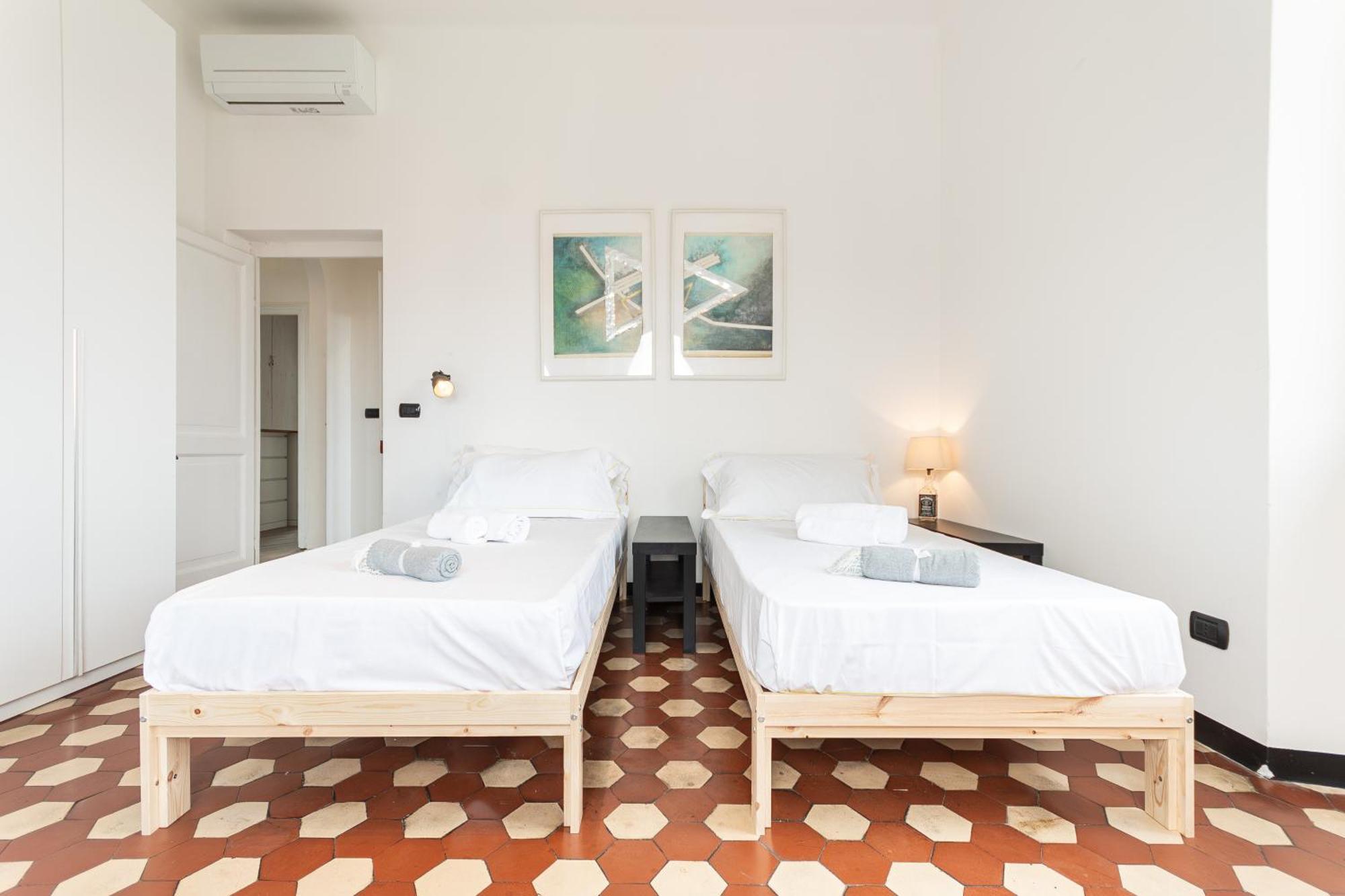 Spacious 3-Bedroom Apartment - 10 Min To City Center & 5 Min To Gaslini Hospital Genoa Luaran gambar