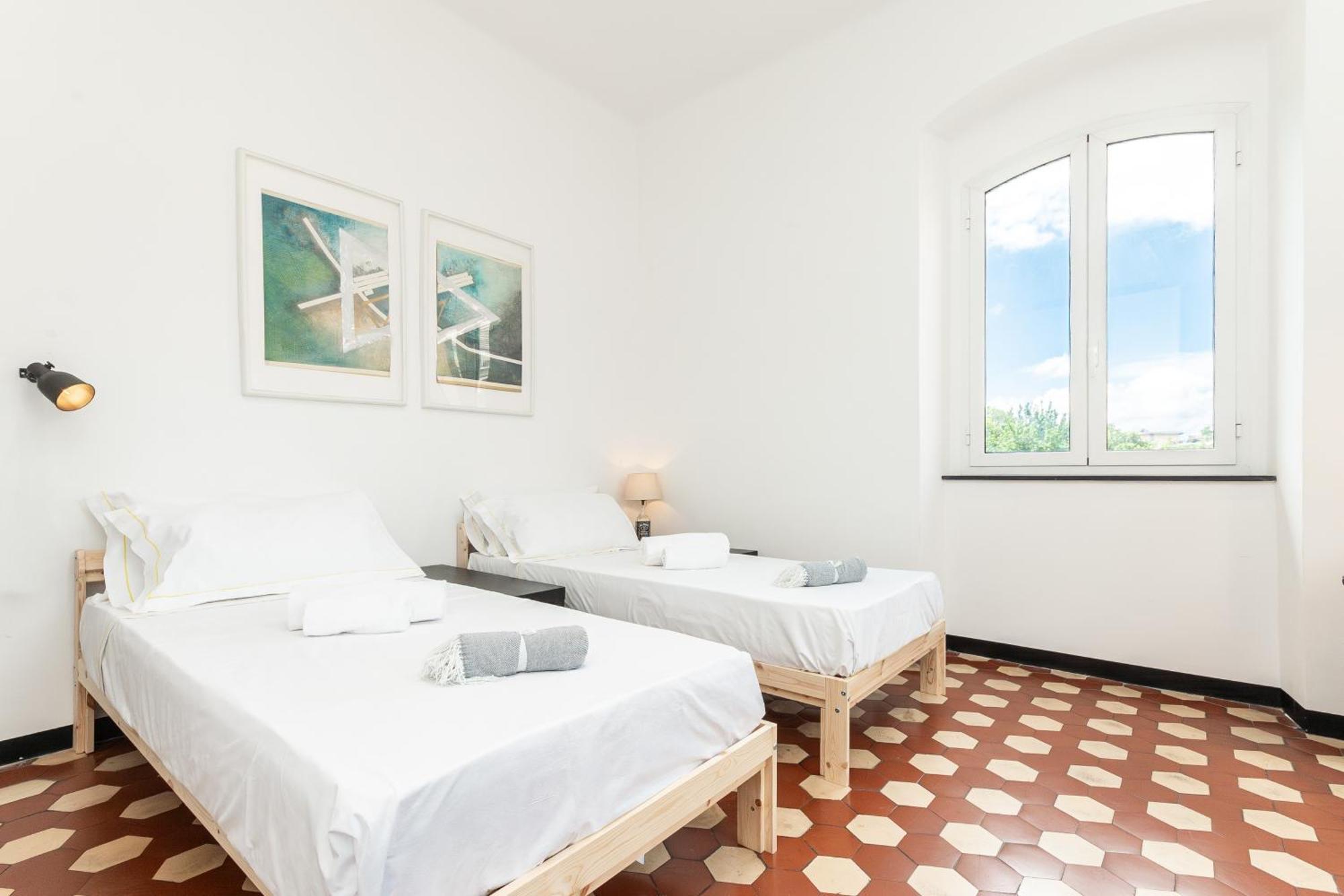 Spacious 3-Bedroom Apartment - 10 Min To City Center & 5 Min To Gaslini Hospital Genoa Luaran gambar