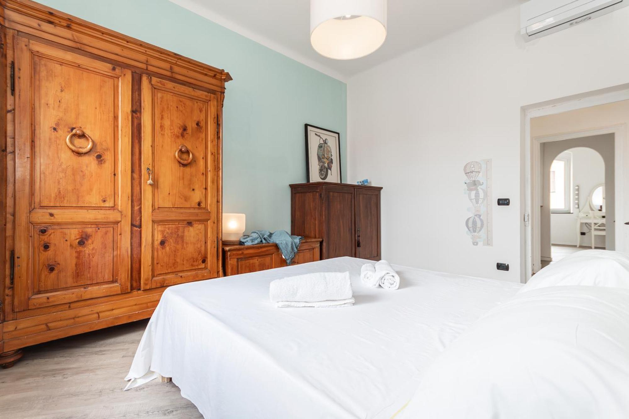 Spacious 3-Bedroom Apartment - 10 Min To City Center & 5 Min To Gaslini Hospital Genoa Luaran gambar