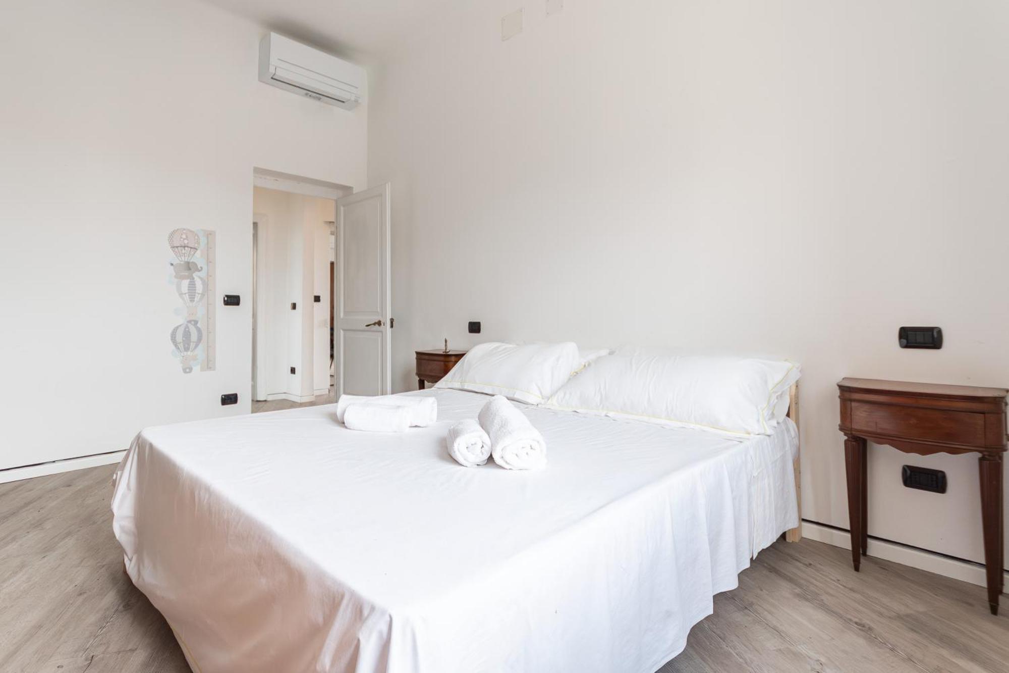 Spacious 3-Bedroom Apartment - 10 Min To City Center & 5 Min To Gaslini Hospital Genoa Luaran gambar