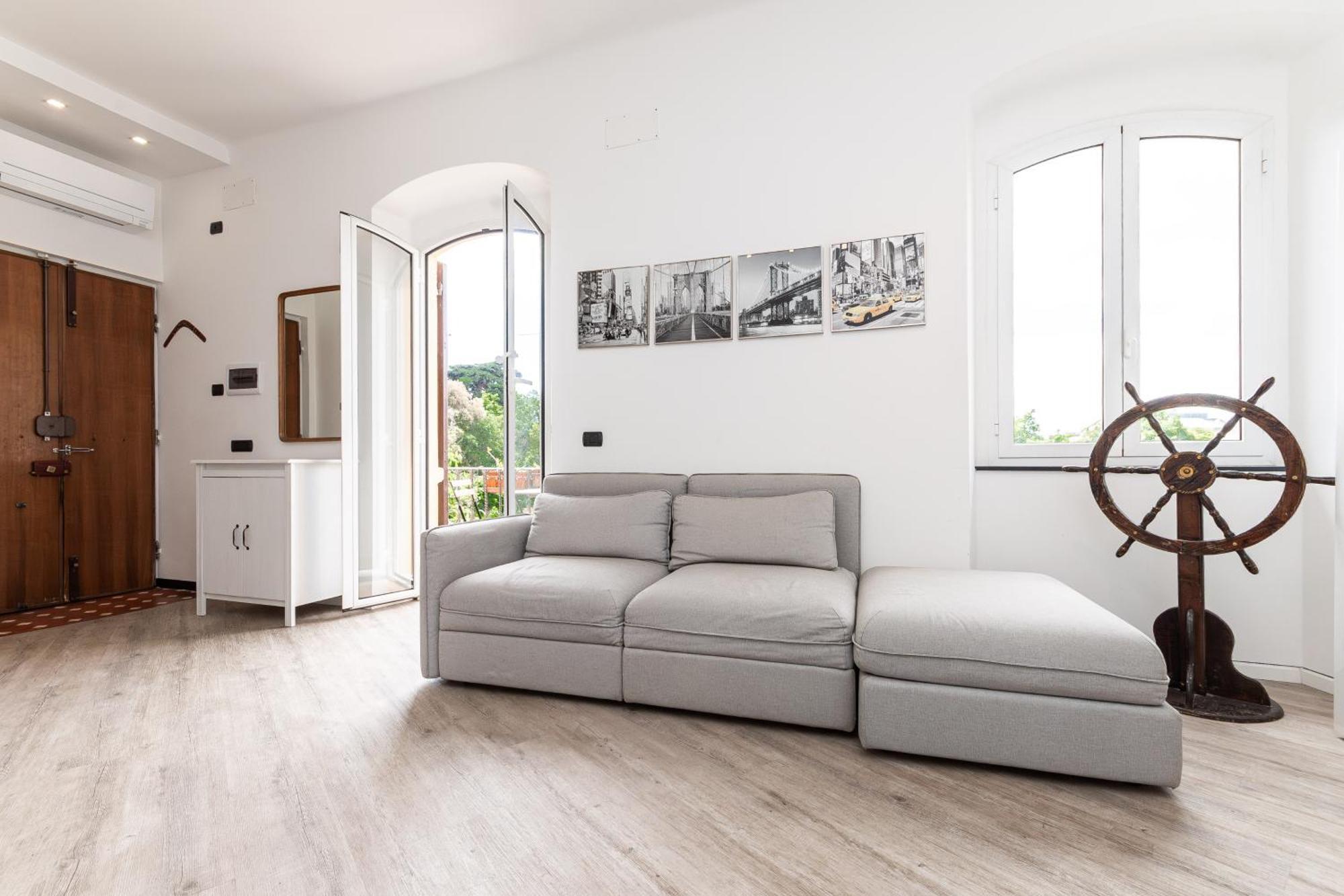 Spacious 3-Bedroom Apartment - 10 Min To City Center & 5 Min To Gaslini Hospital Genoa Luaran gambar